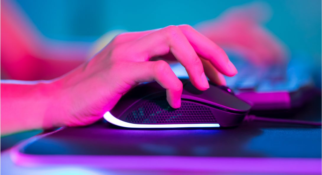 hand holding computer mouse